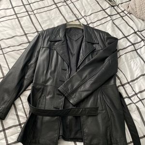 Cute leather jacket ! Perfect for a throw on to spice up your outfit.
